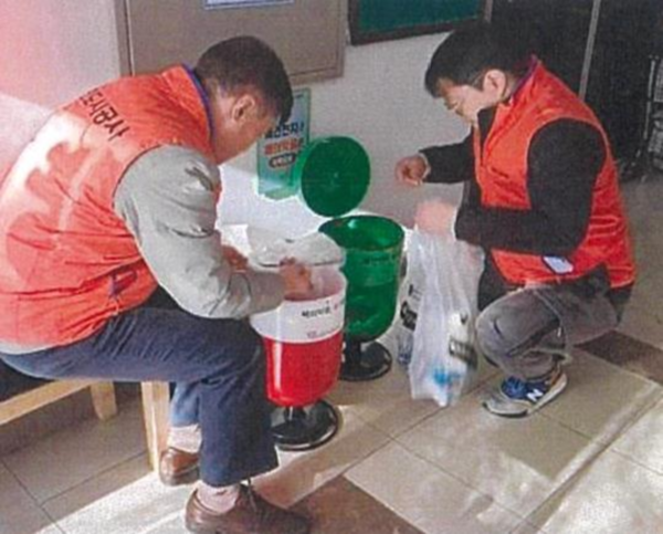 관내 경로당 비치된 폐건전지 및 의약품통 내용물 수거, 분리배출 지원(10회)